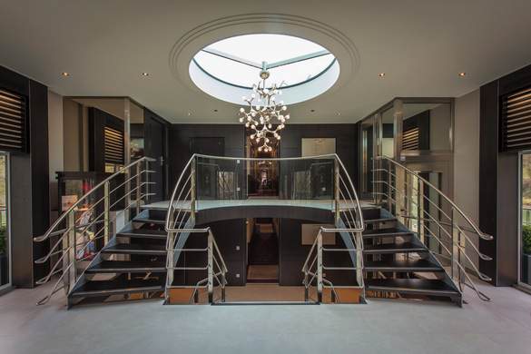 Avalon Waterways, Avalon Tapestry II, Atrium.jpg